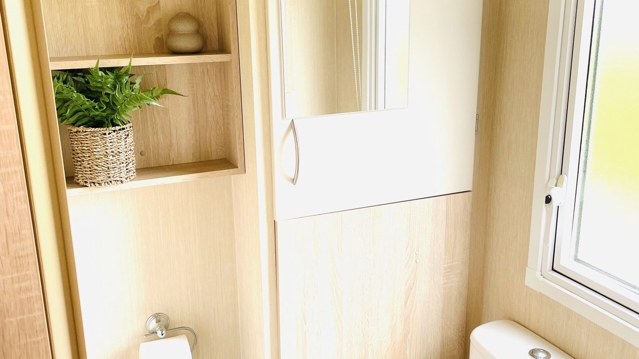 Photo of Bedroom in Cayton Bay