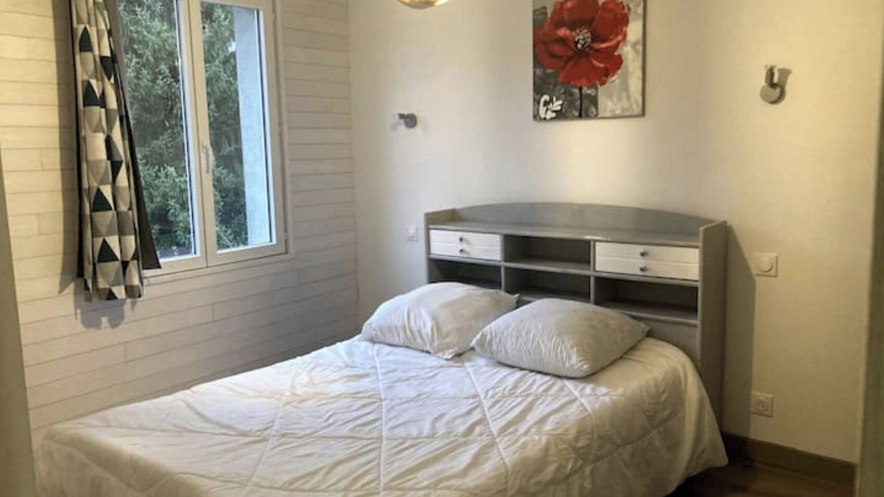 Photo of Bedroom in Heches