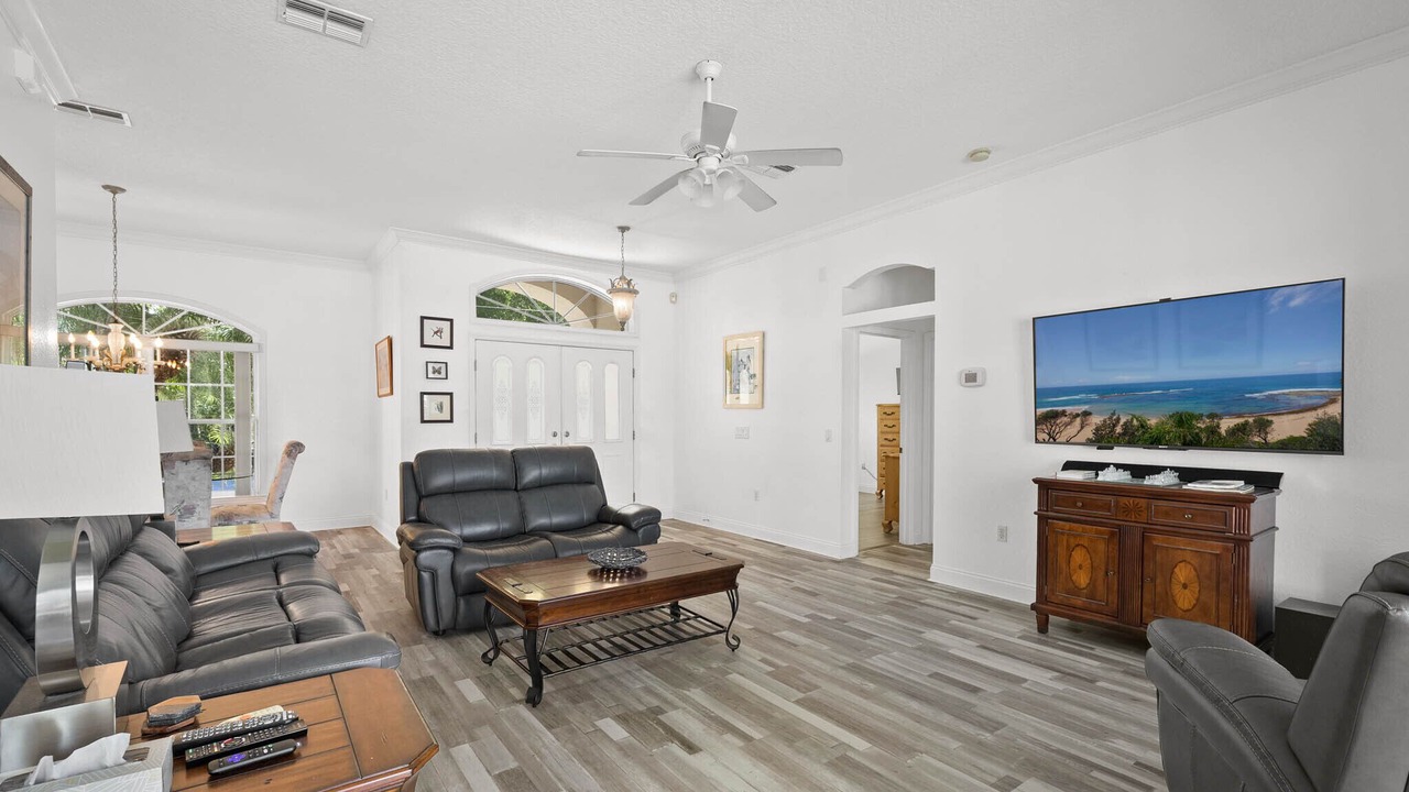 Photo of Livingroom in Weeki Wachee Gardens