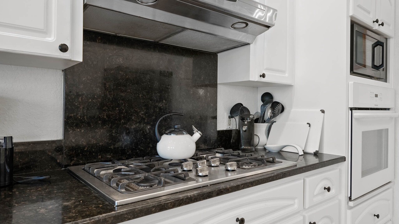 Photo of Kitchen in Weeki Wachee Gardens