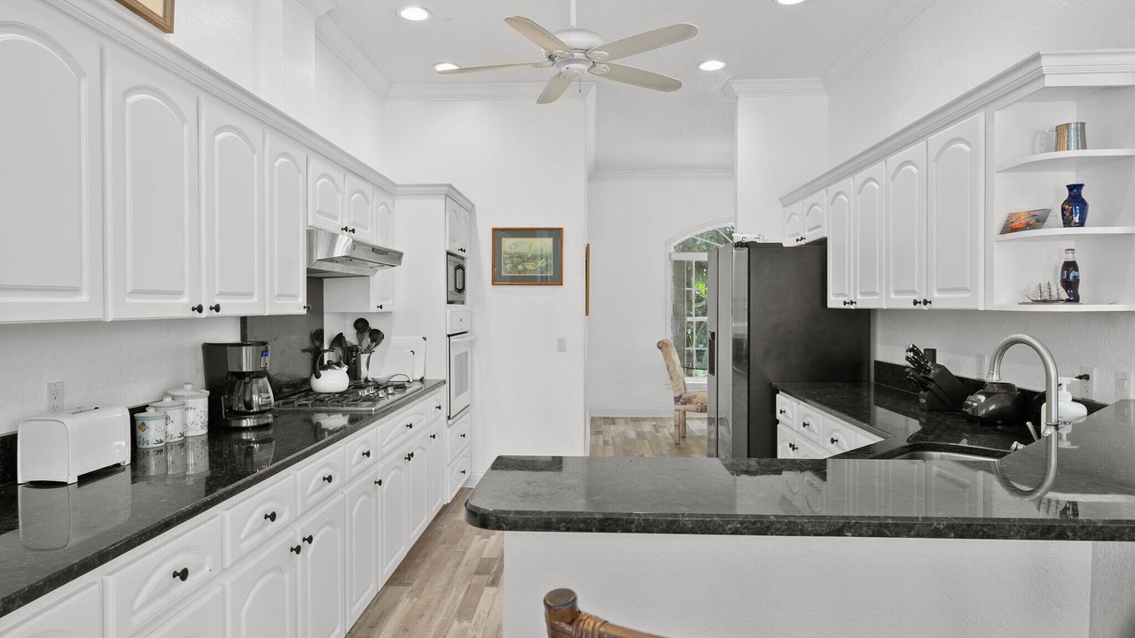 Photo of Kitchen in Weeki Wachee Gardens
