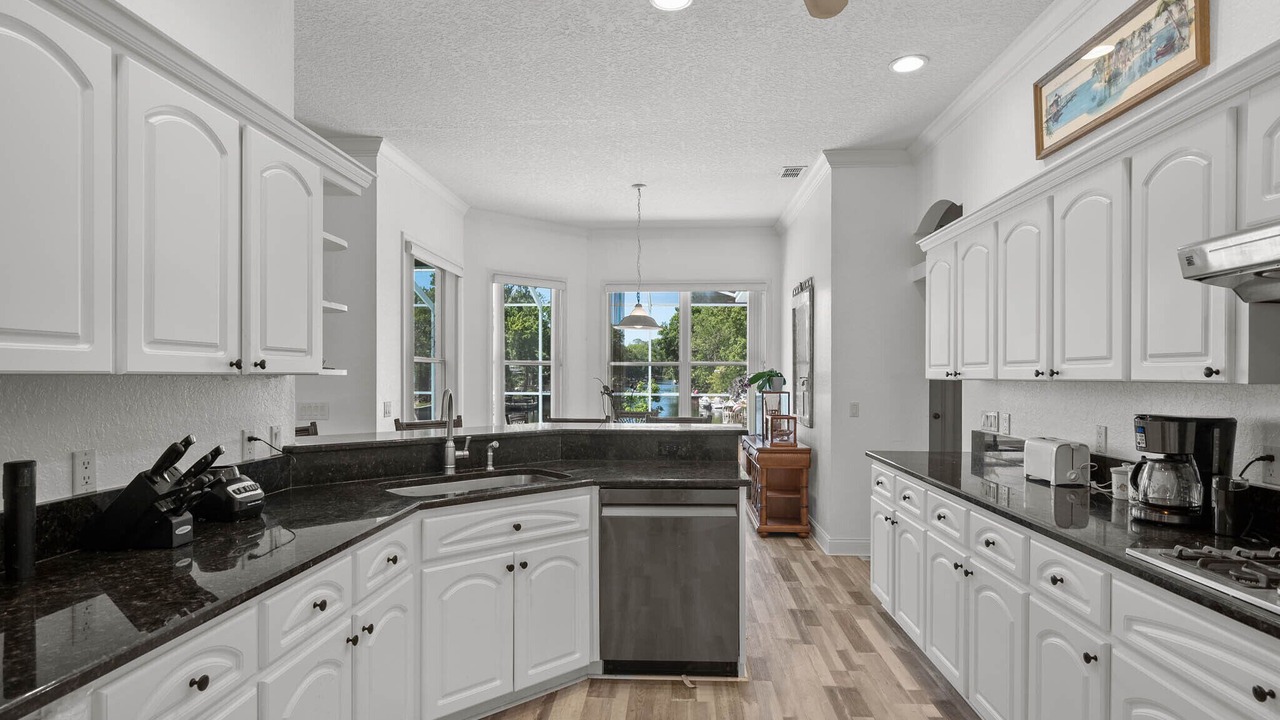 Photo of Kitchen in Weeki Wachee Gardens