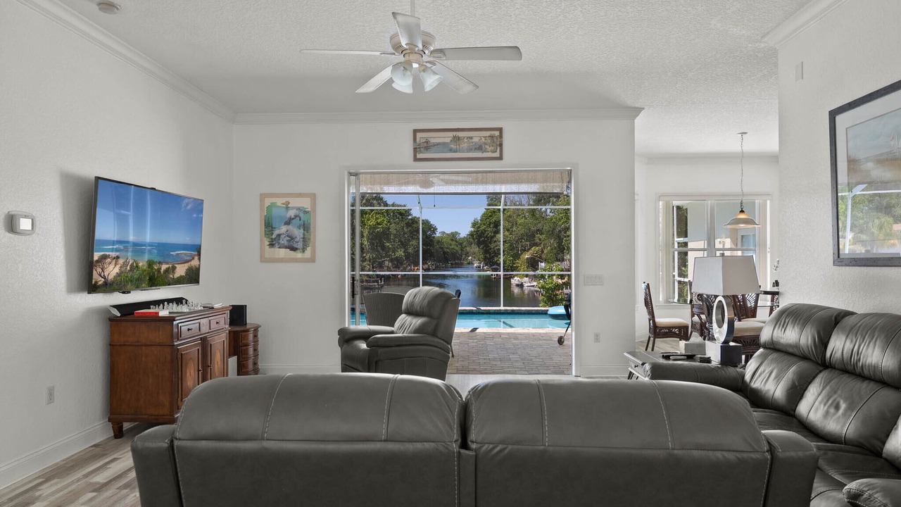Photo of Livingroom in Weeki Wachee Gardens