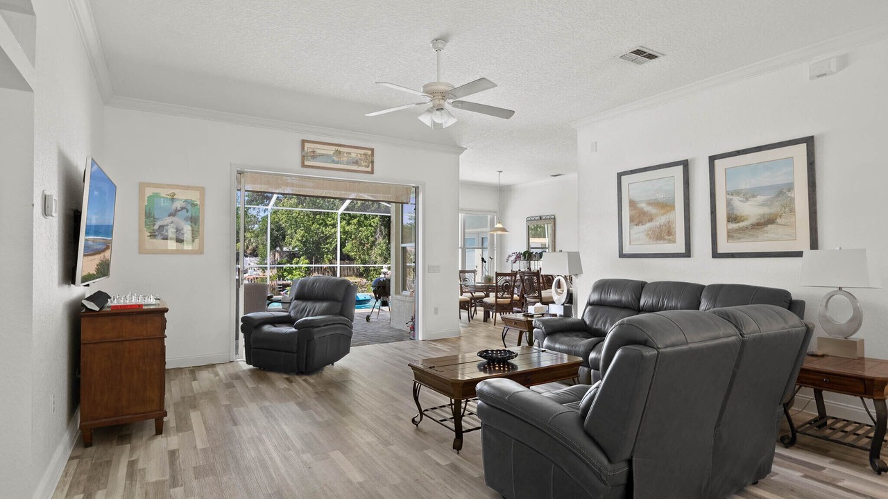 Photo of Livingroom in Weeki Wachee Gardens