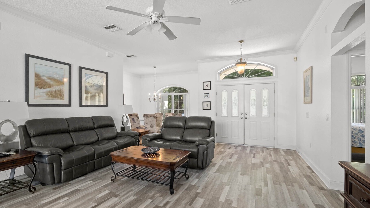 Photo of Livingroom in Weeki Wachee Gardens