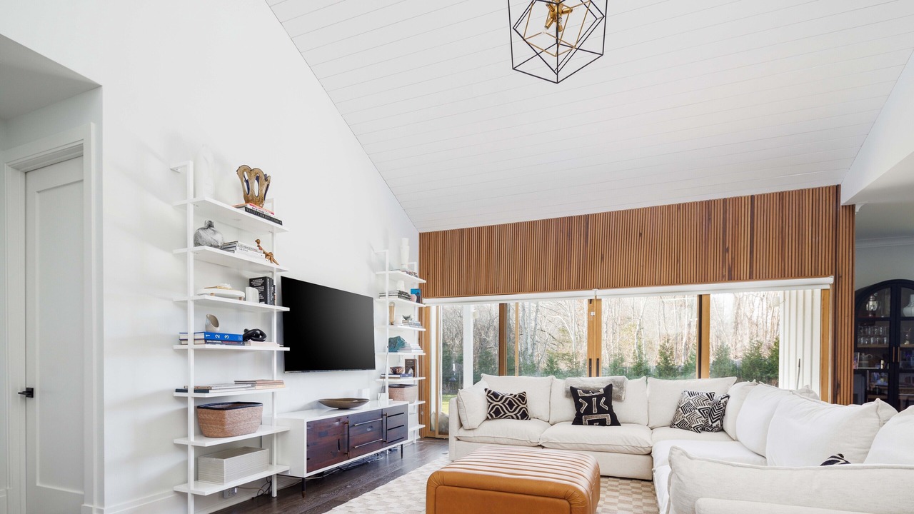 Photo of Livingroom in Mattituck