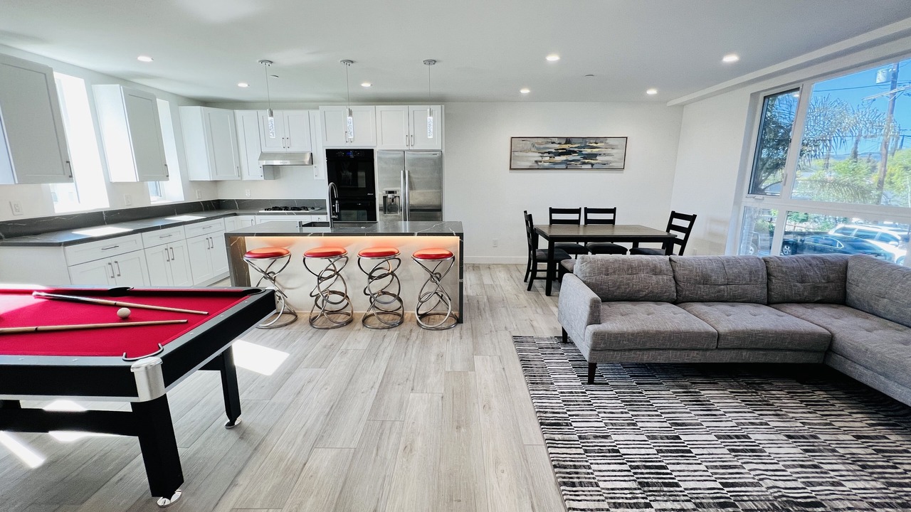 Photo of Livingroom in Valley Glen