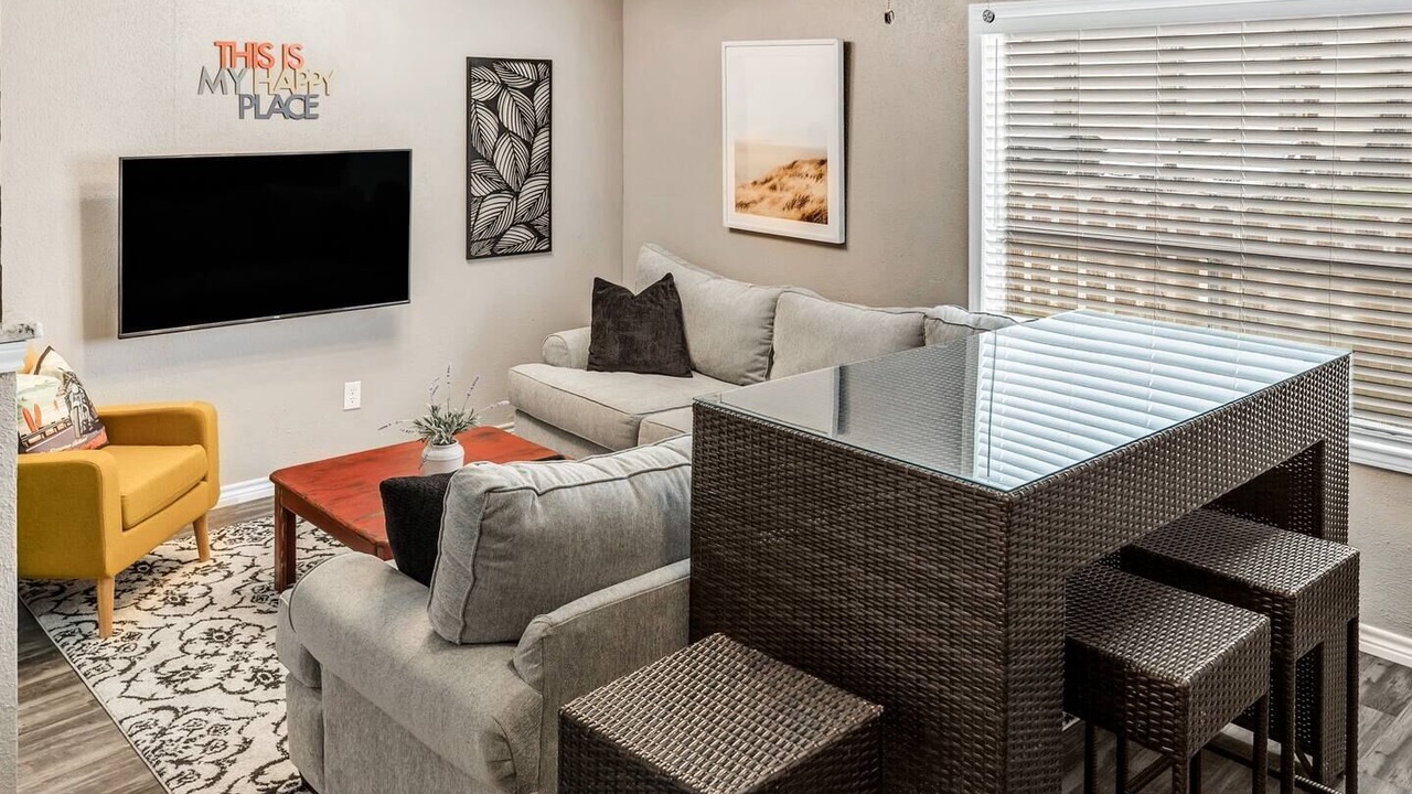 Photo of Livingroom in College Station