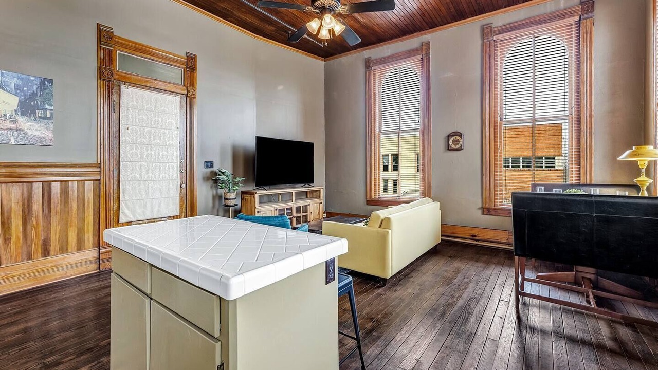 Photo of Livingroom in Downtown