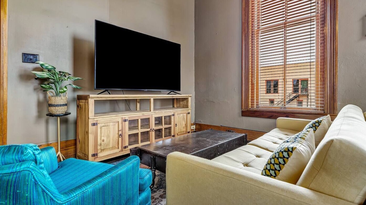 Photo of Livingroom in Downtown