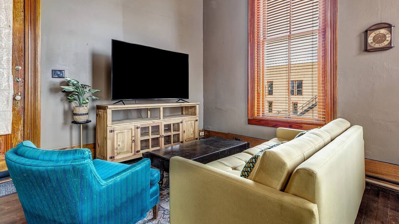Photo of Livingroom in Downtown