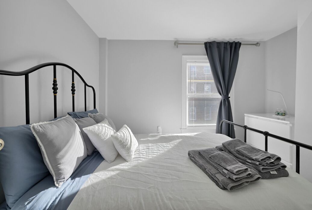 Photo of Bedroom in Central-Maverick Square - Paris Street