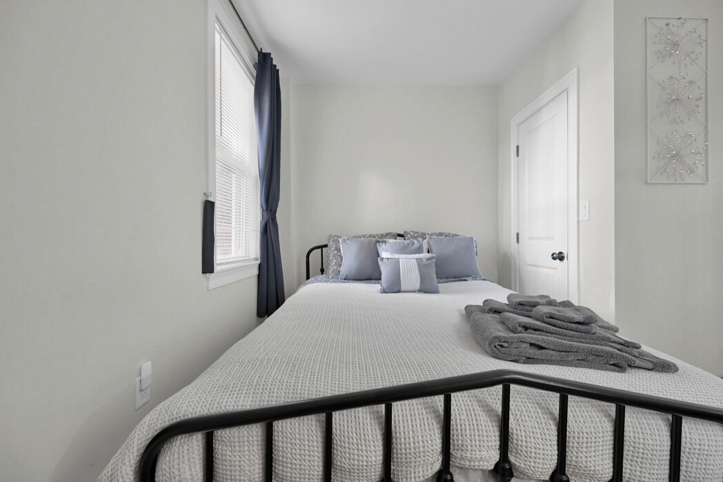 Photo of Bedroom in Central-Maverick Square - Paris Street