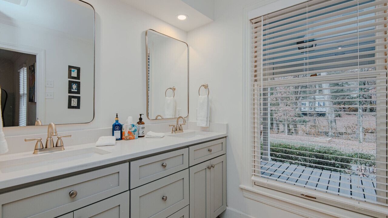 Photo of Bathroom in Old Irving Park