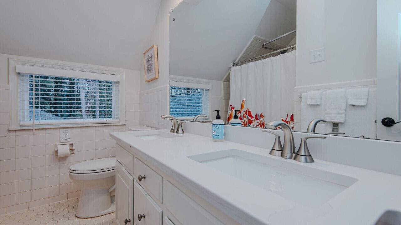 Photo of Bathroom in Old Irving Park