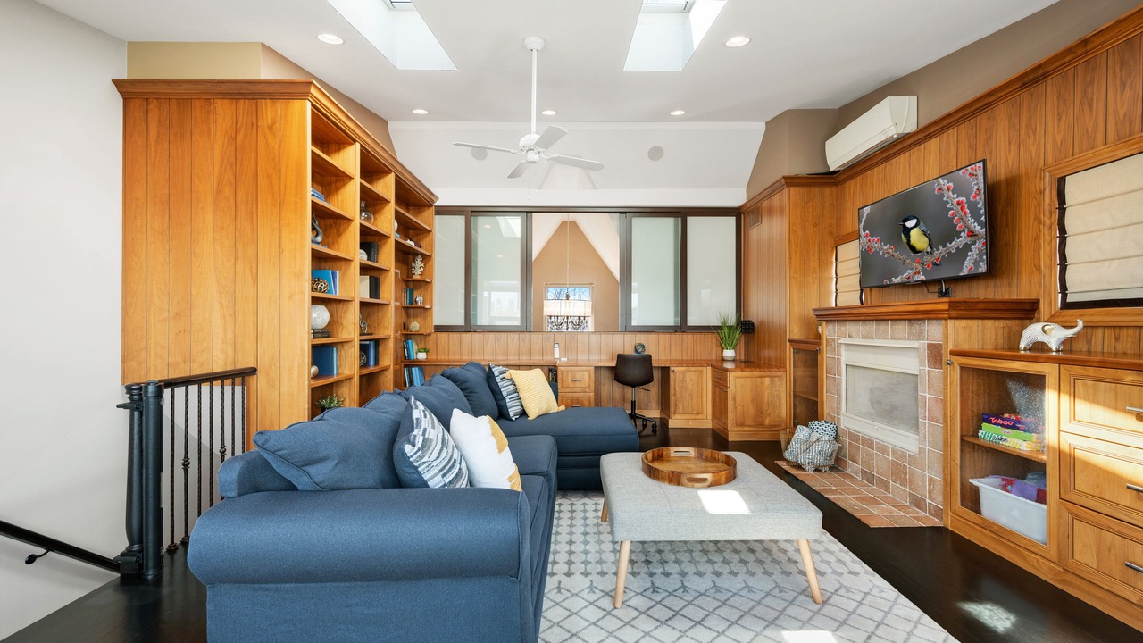 Photo of Livingroom in West Town