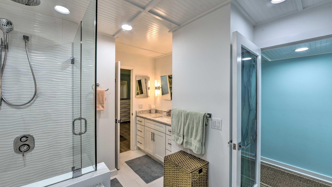 Photo of Bathroom in Oceanmarsh Subdivision