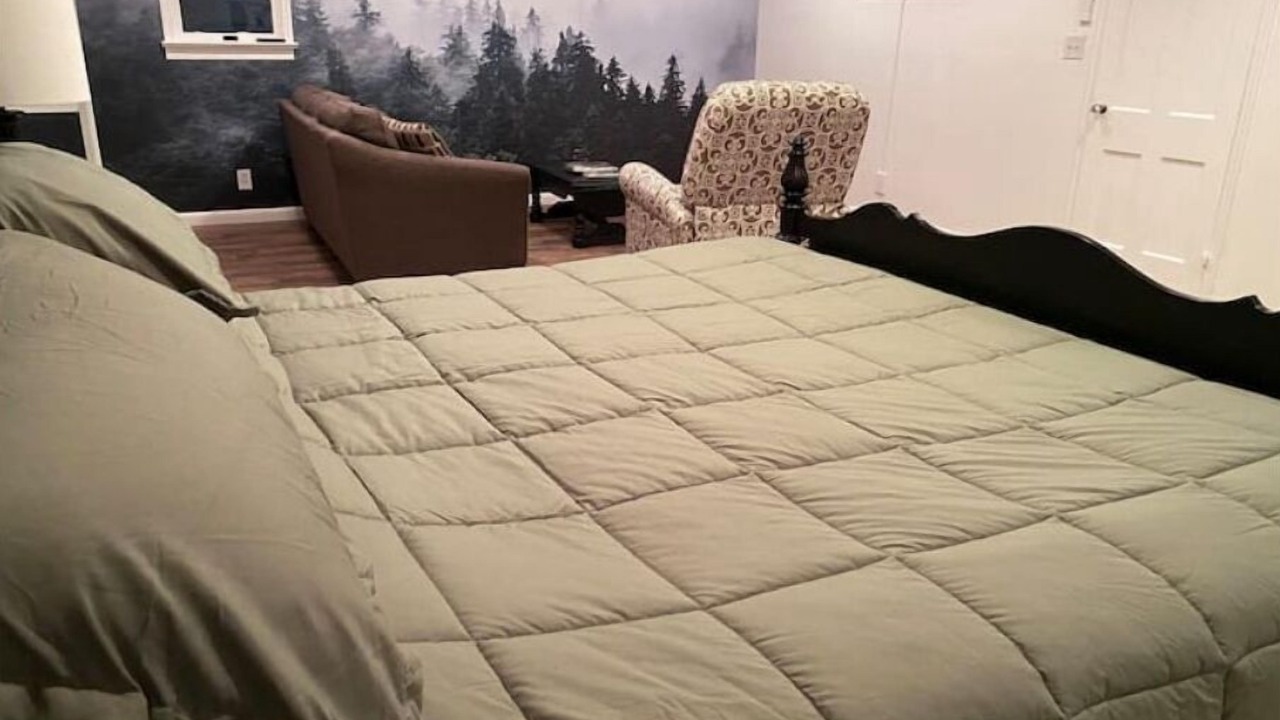 Photo of Bedroom in Hollowville