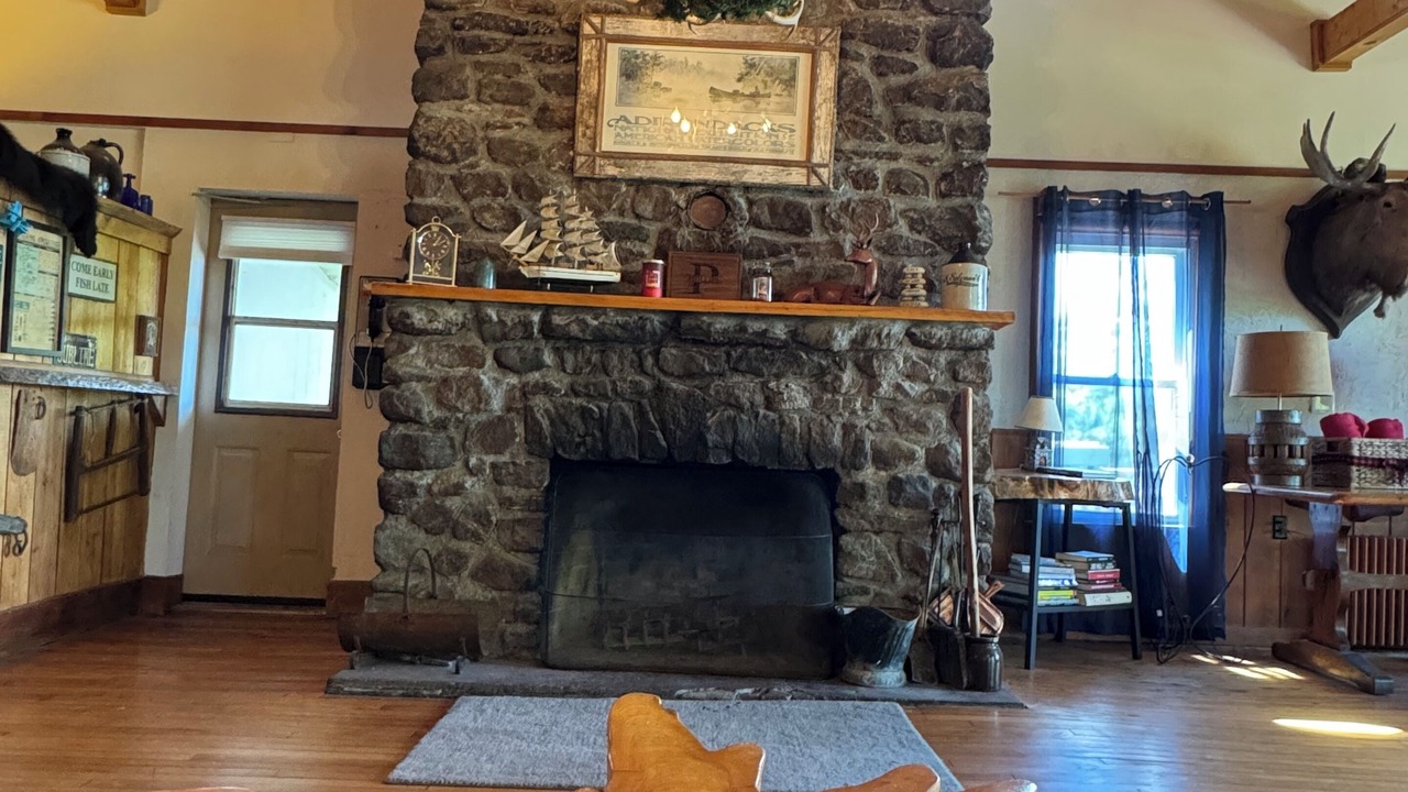 Photo of Livingroom in Long Lake