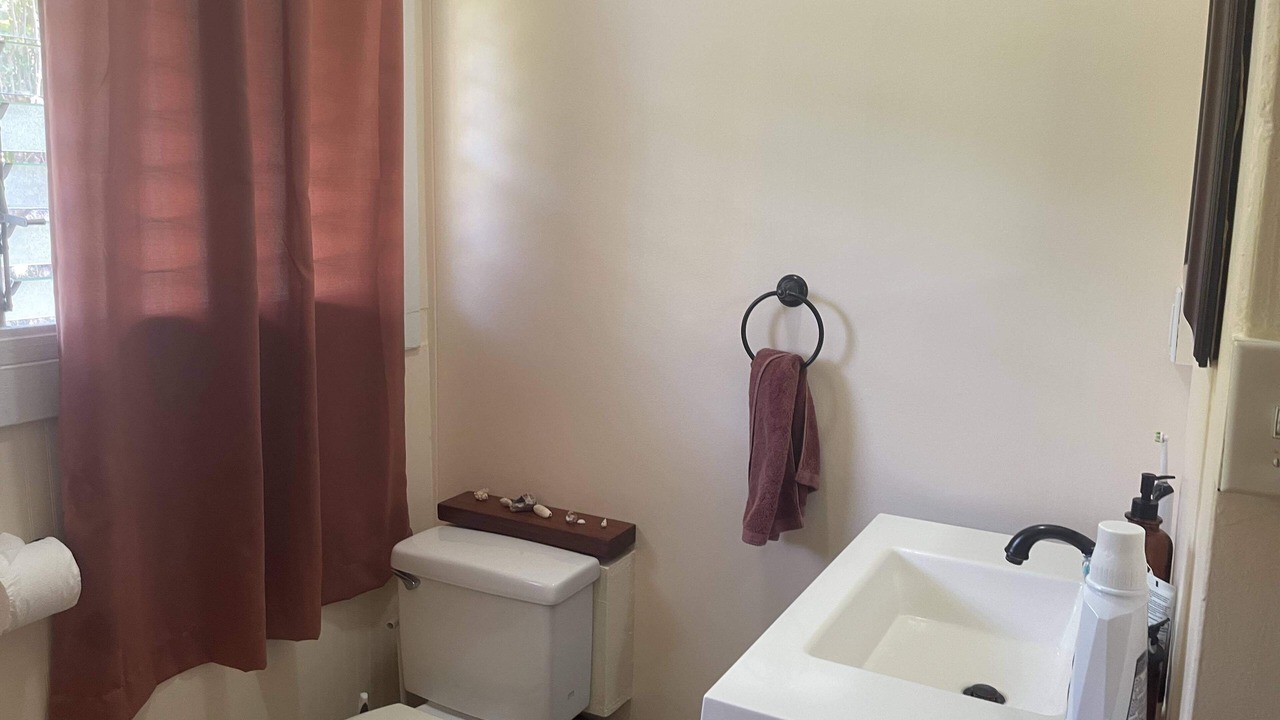 Photo of Bathroom in Waimanalo Beach