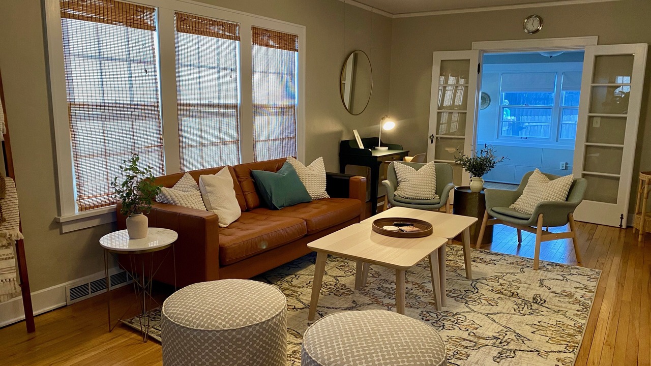 Photo of Livingroom in Iowa City