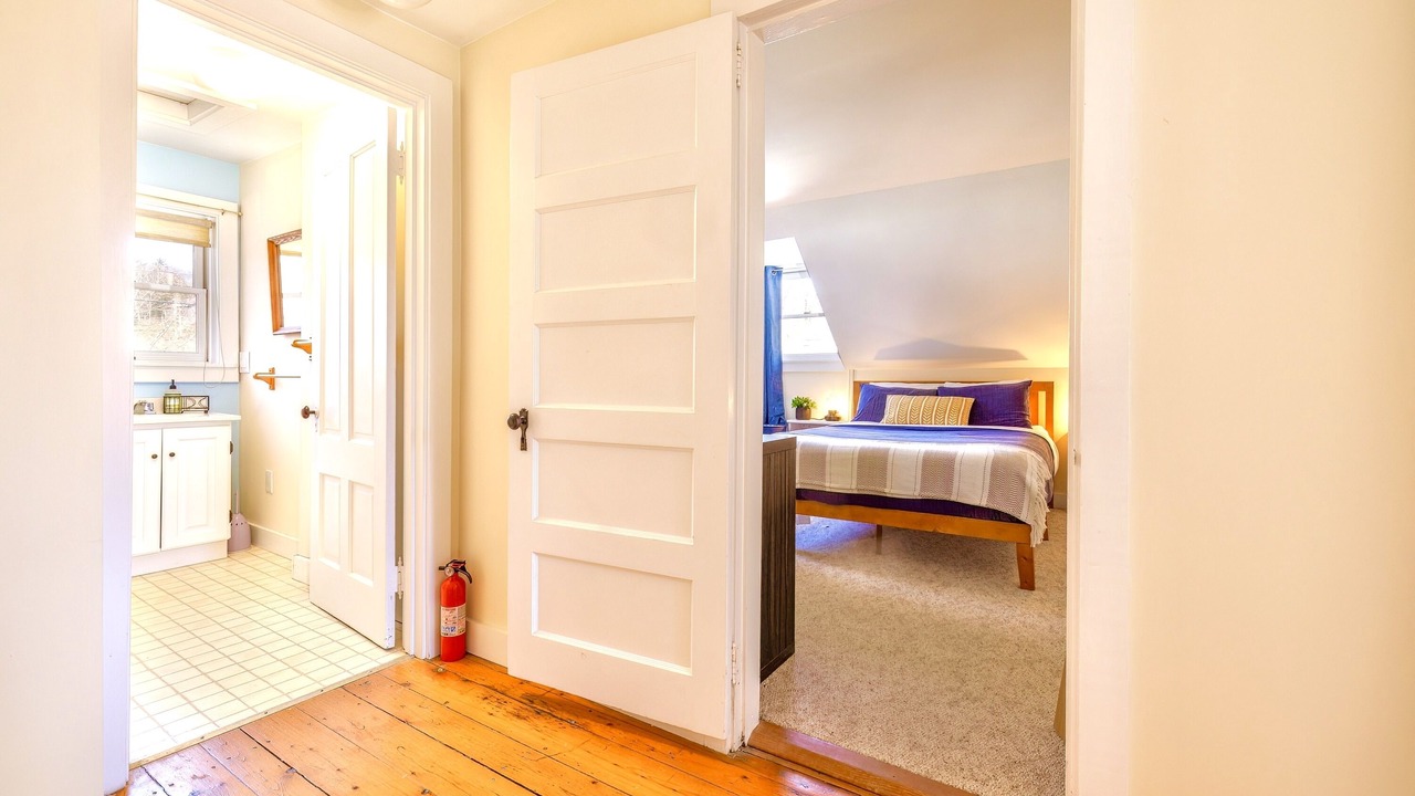 Photo of Bedroom in Hall Quarry