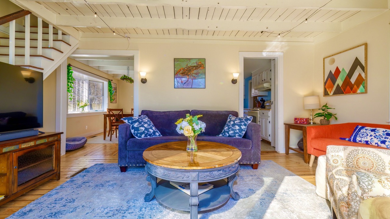 Photo of Livingroom in Hall Quarry