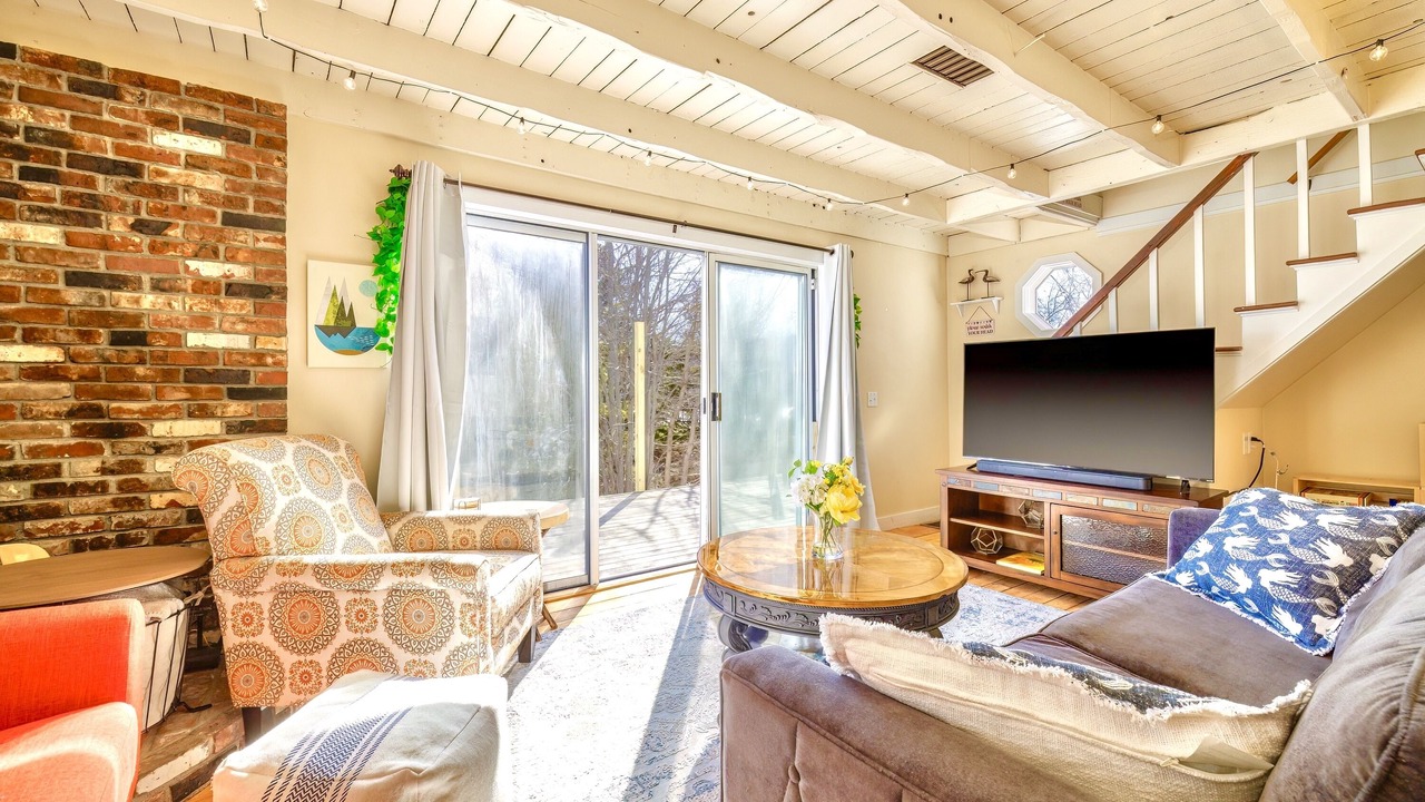 Photo of Livingroom in Hall Quarry