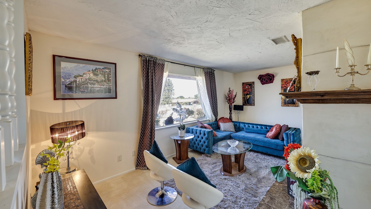 Photo of Livingroom in Victorville