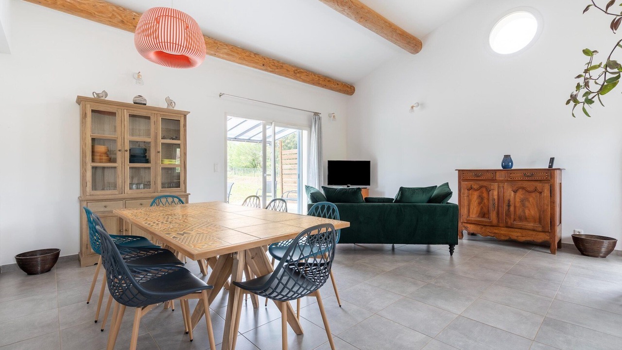 Photo of Livingroom in Saint-Andre-de-Roquepertuis