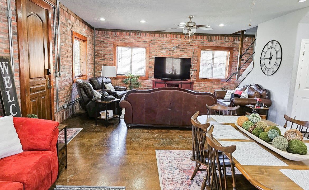 Photo of Livingroom in Lowell
