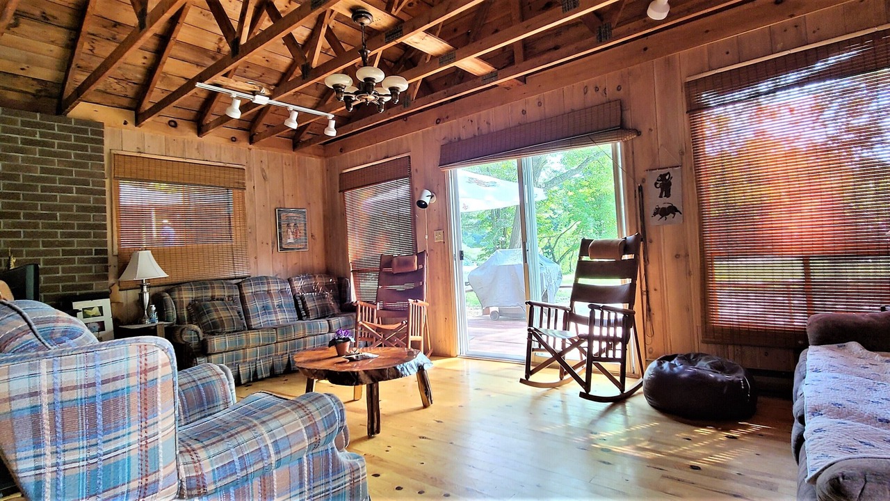 Photo of Livingroom in Bracebridge