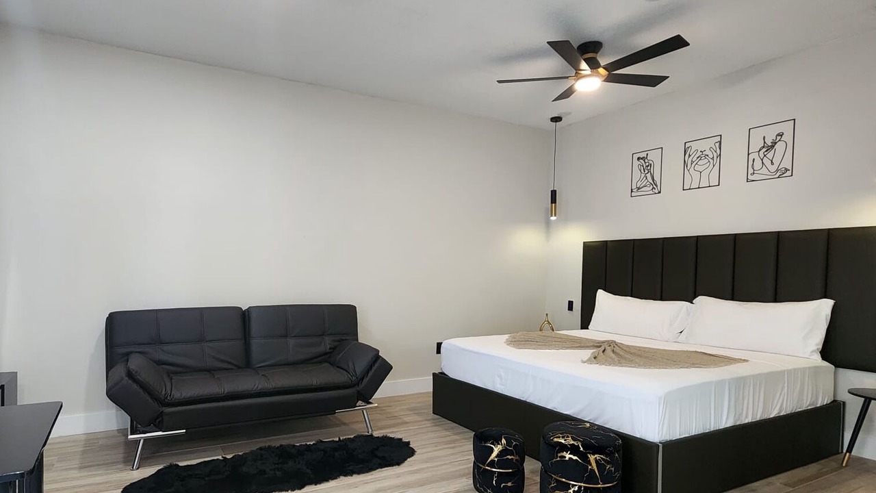 Photo of Bedroom in Town N County Park