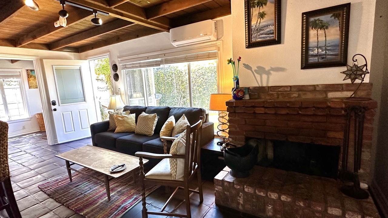 Photo of Livingroom in East Side Costa Mesa