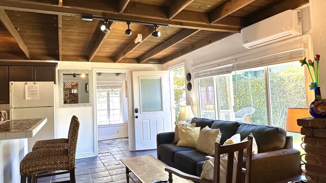 Photo of Livingroom in East Side Costa Mesa