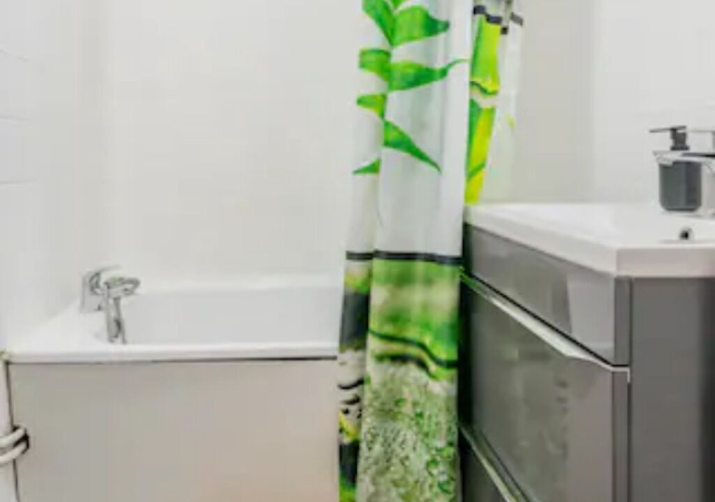 Photo of Bathroom in Quartier Saint-Marc - Croix de Pierre - Saint-Nicaise