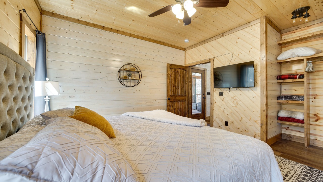 Photo of Bedroom in Hochatown