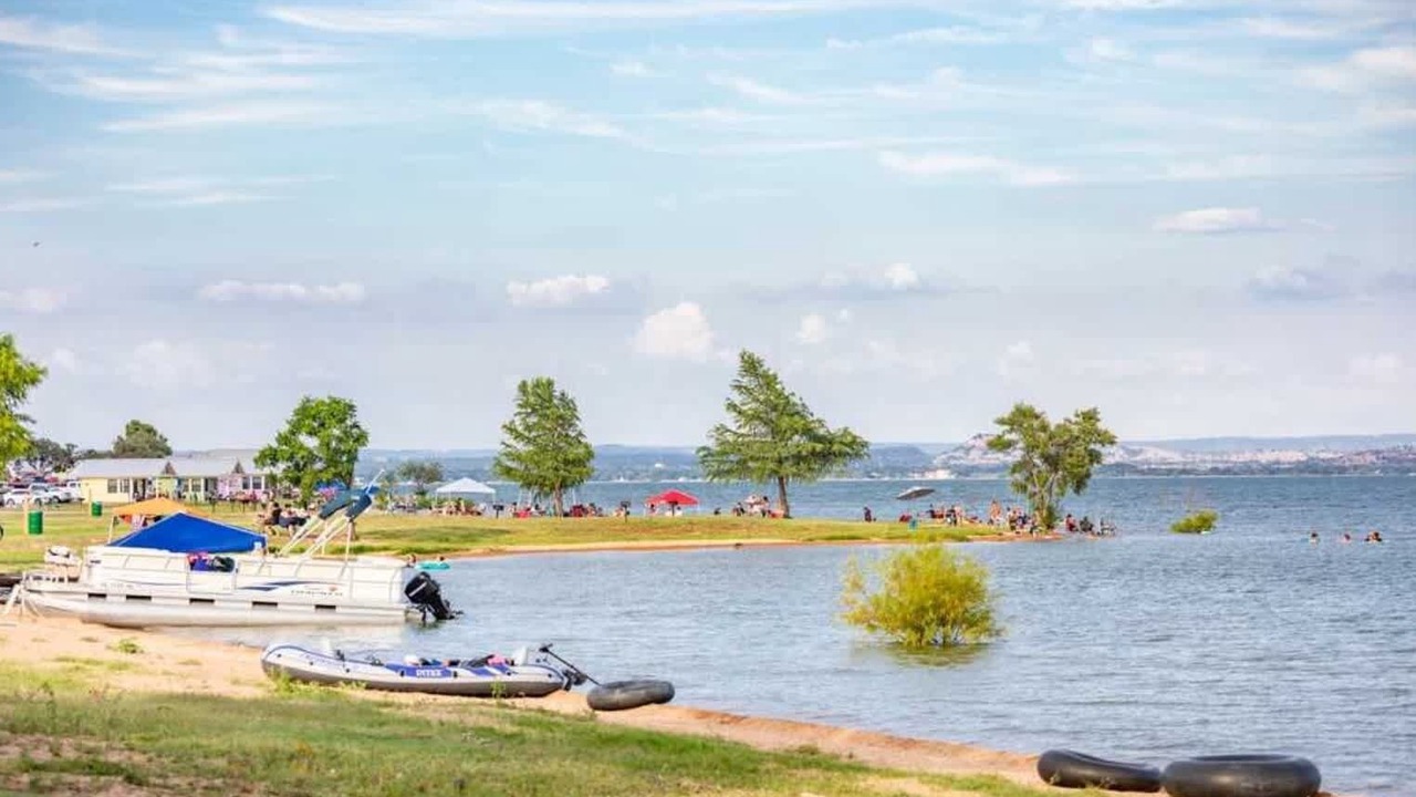 Photo of Outdoor in Buchanan Dam