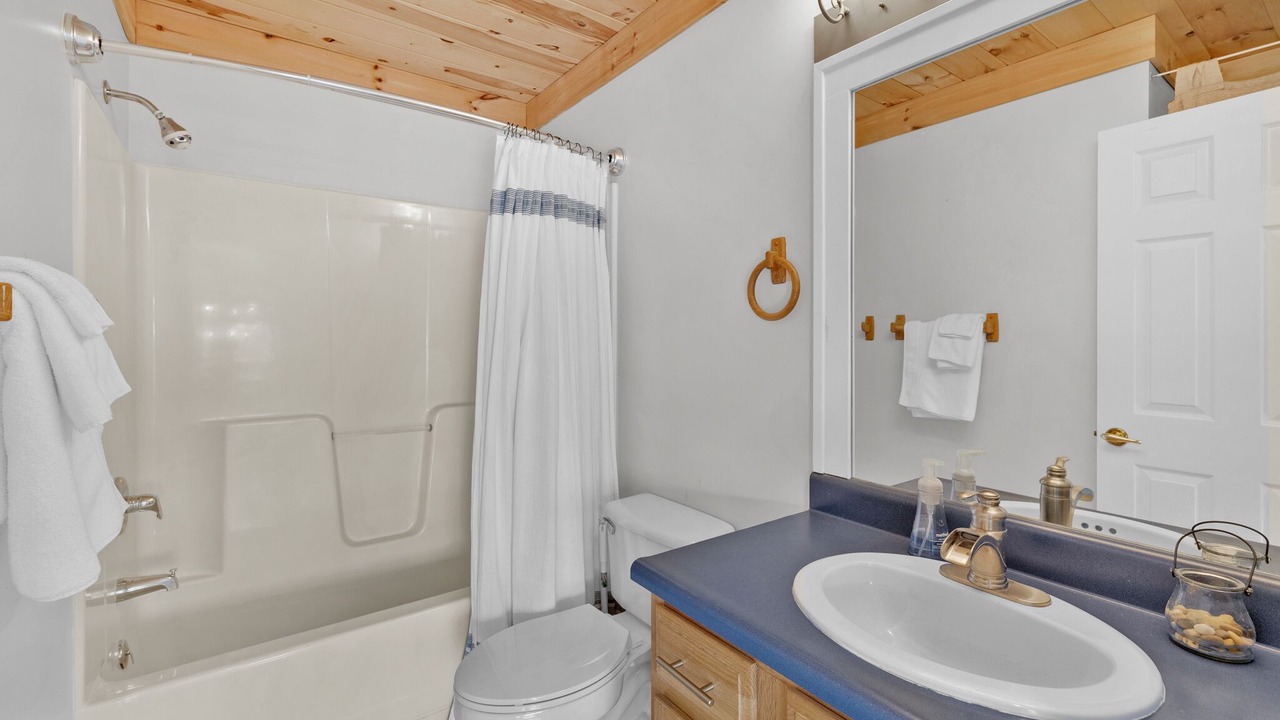 Photo of Bathroom in Chalet Village