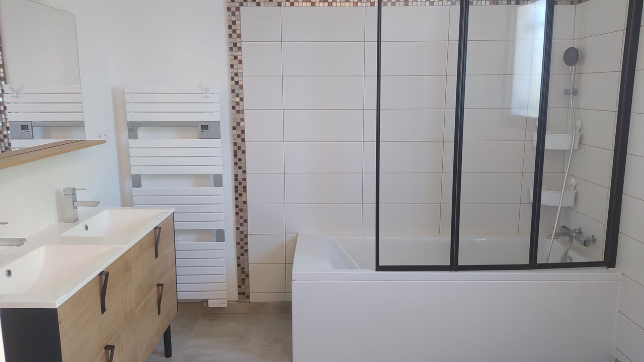 Photo of Bathroom in Vailhauques