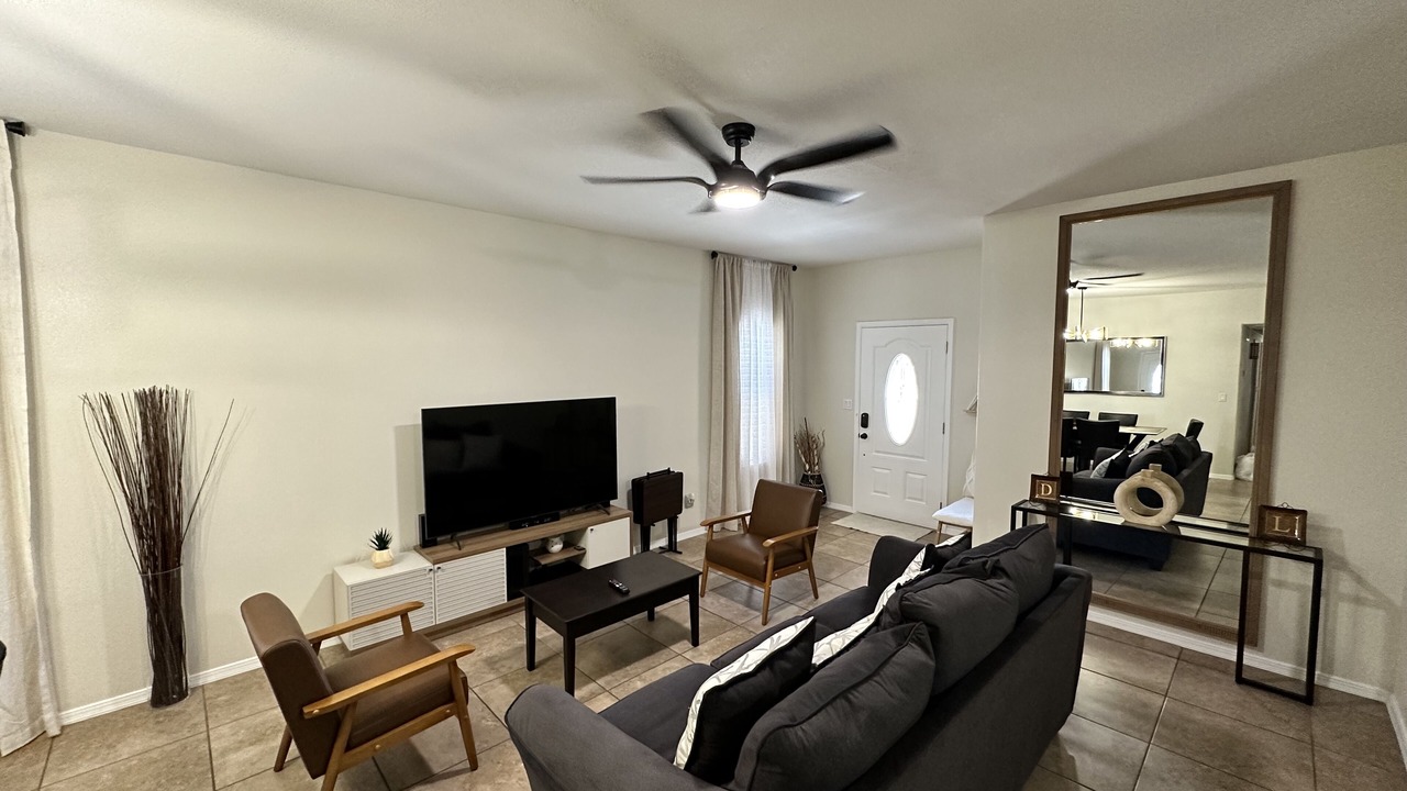 Photo of Livingroom in Biggs Field
