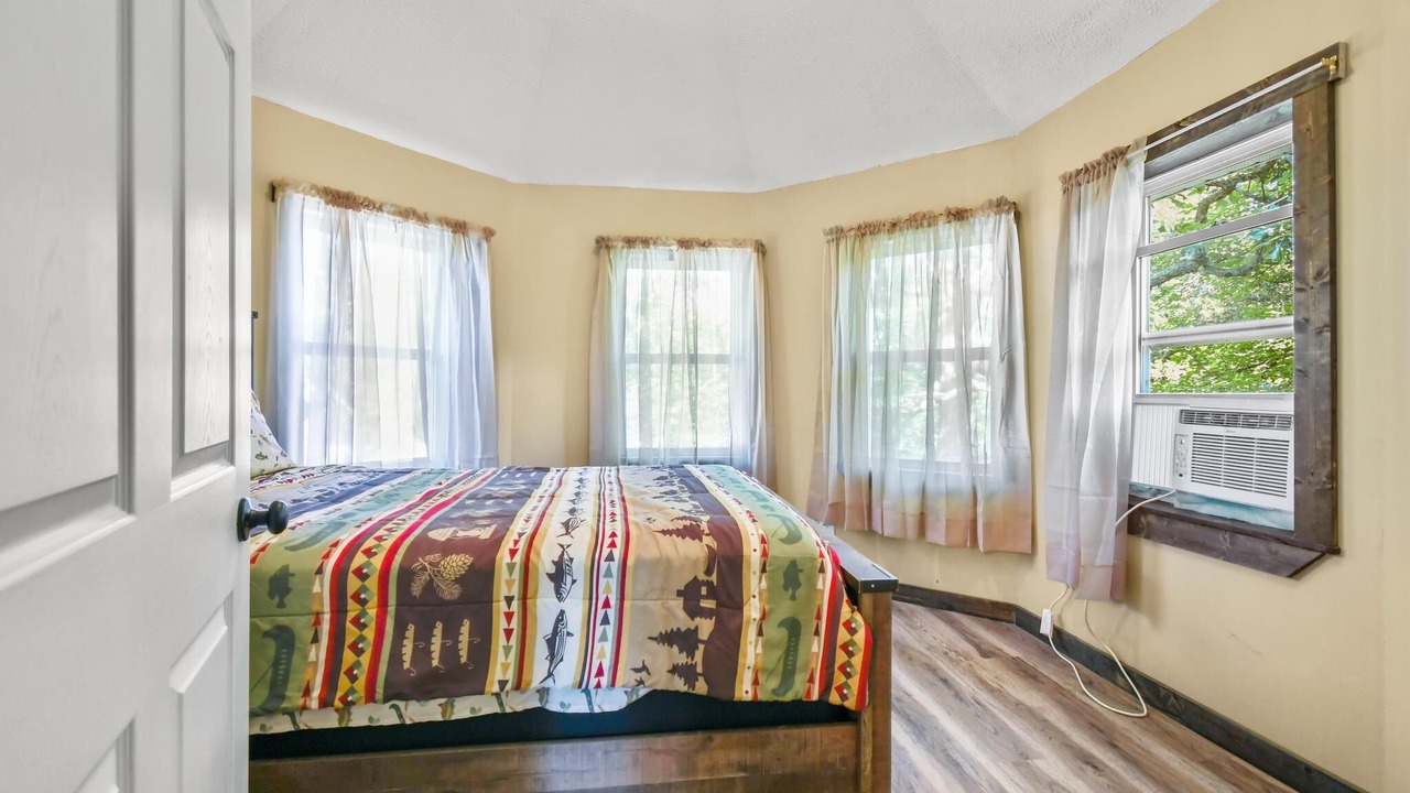 Photo of Bedroom in Windyville