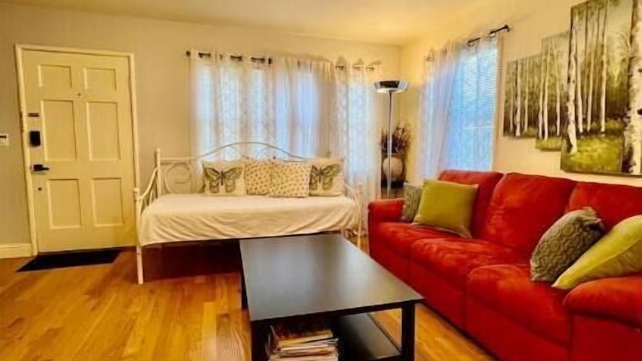 Photo of Livingroom in West Alameda