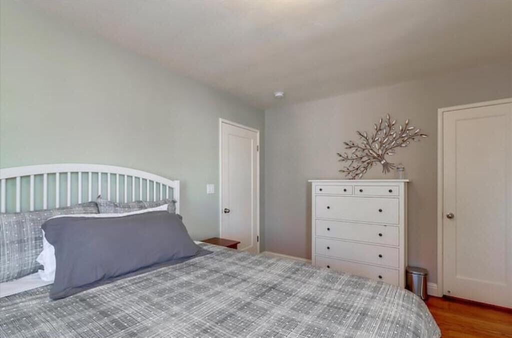 Photo of Bedroom in West Alameda