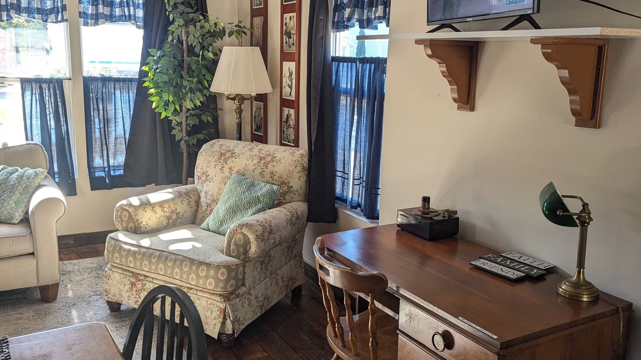 Photo of Livingroom in Rensselaer