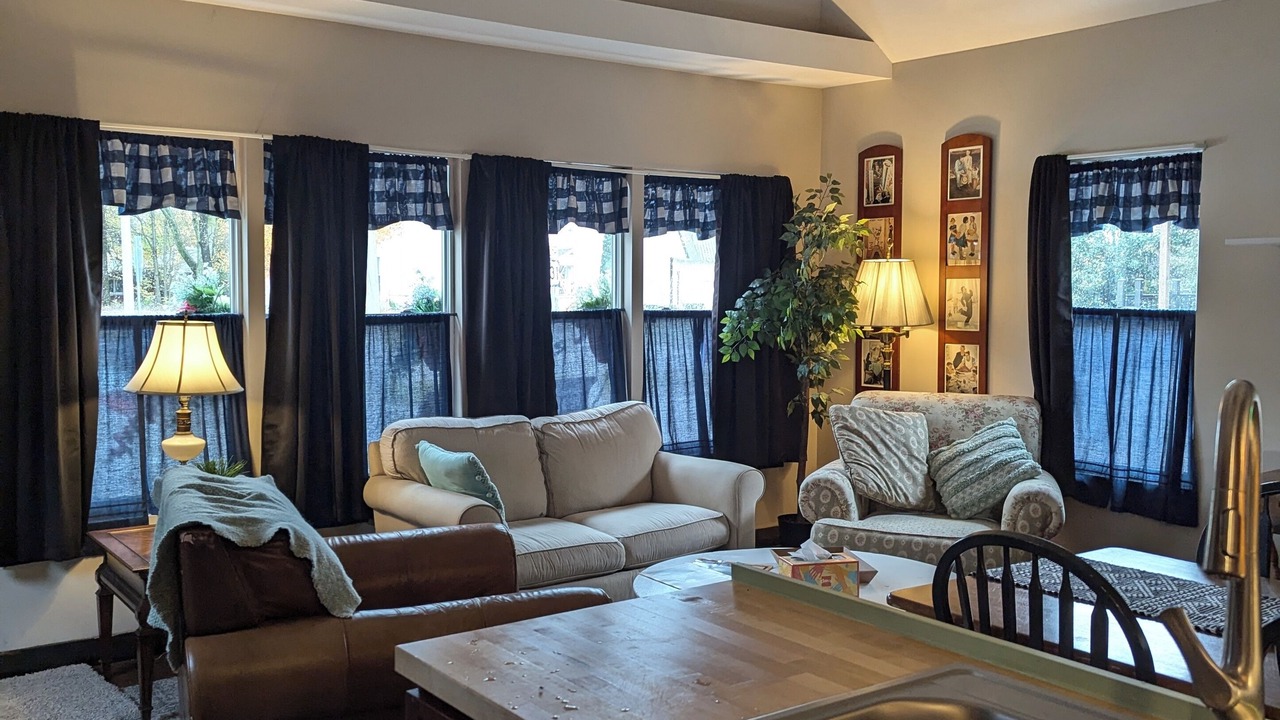 Photo of Livingroom in Rensselaer
