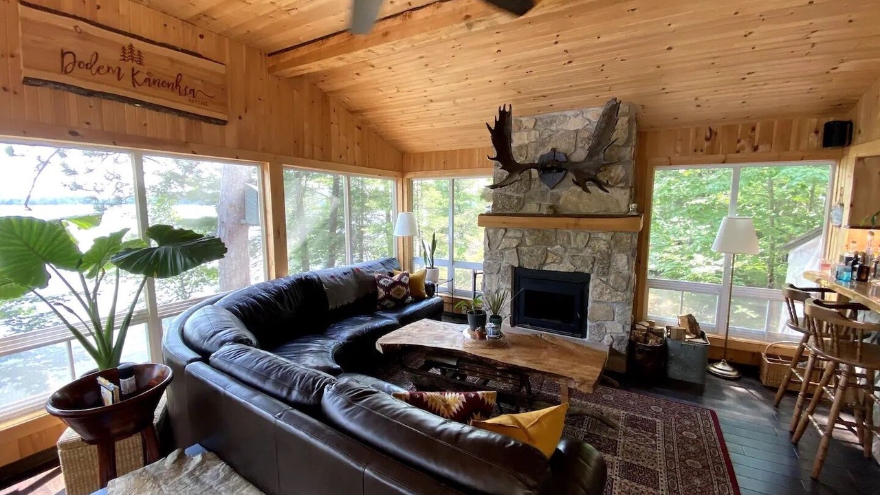 Photo of Livingroom in Tudor and Cashel