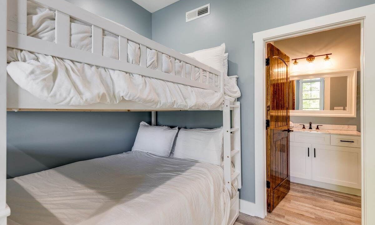 Photo of Bedroom in Wedowee