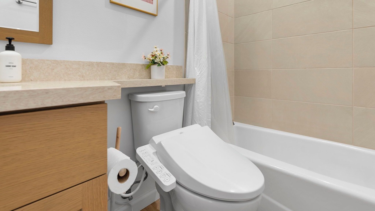 Photo of Bathroom in Makaha Valley