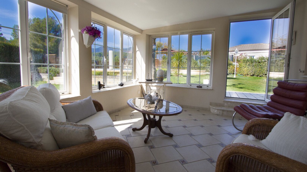 Photo of Livingroom in Alcover